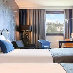 Отель Mercure Castle Hill